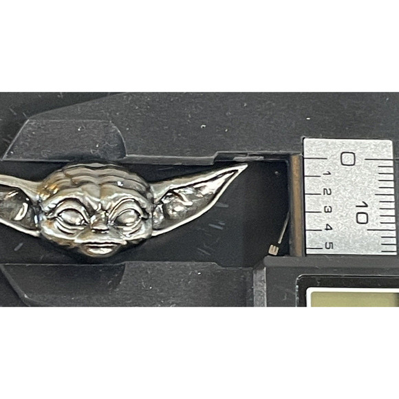 Star Wars The Mandalorian Baby Yoda Grogu Pewter Lapel Pin Head Shot Disney - Picture 7 of 8